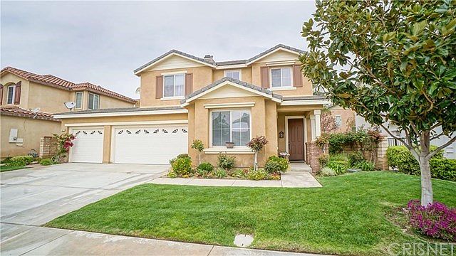 Charming pool home with downstairs bed and bath
