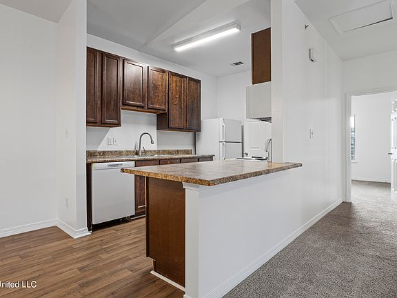 5th image of 310 Holcomb Blvd #318