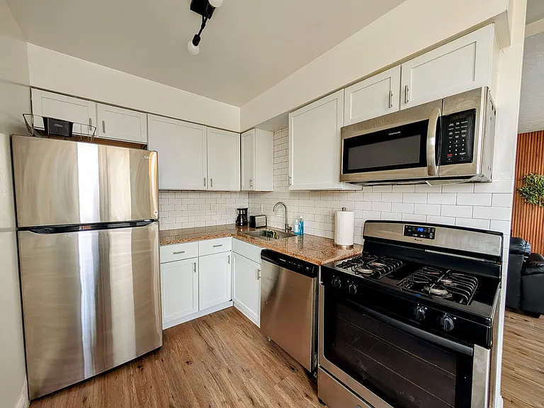 1131 W North Ave #6 — Photo 5