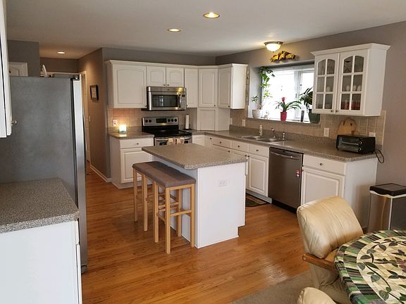 4th image of 53698 Poinsettia Dr