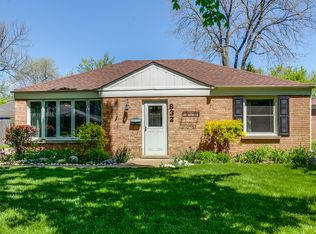 832 E Rockland Rd, Libertyville, IL 60048