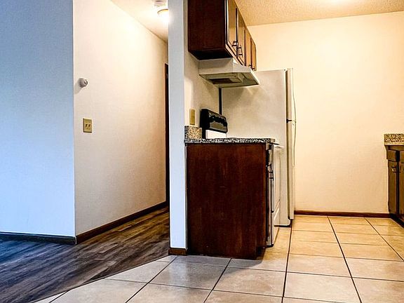 3rd image of 2804-2810 Euclid Ave #2804-5