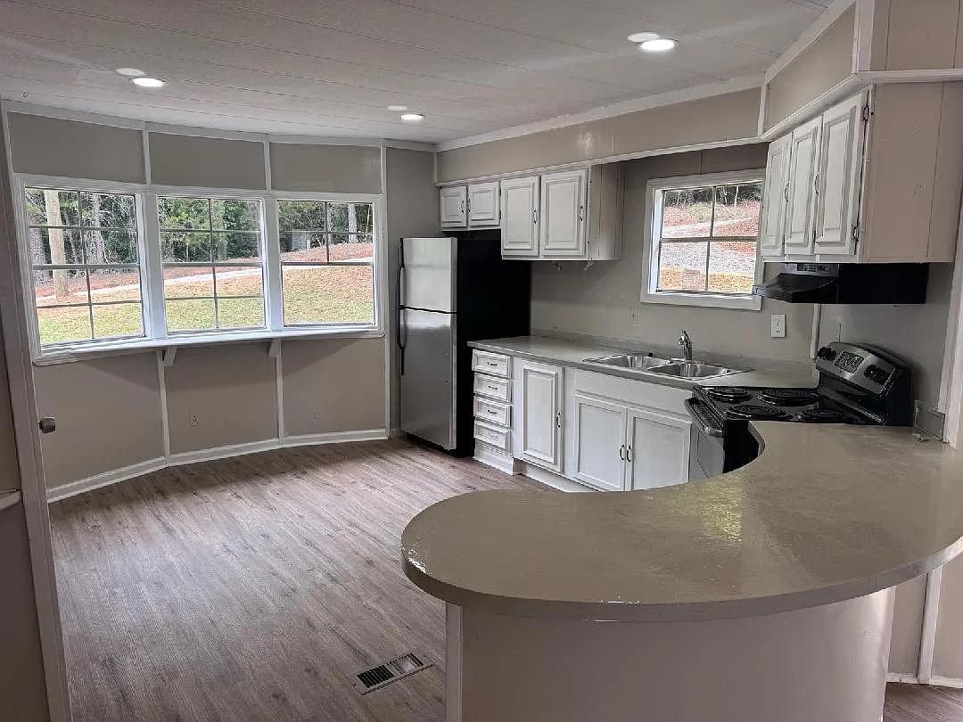 6360 Medlock Rd — Photo 2