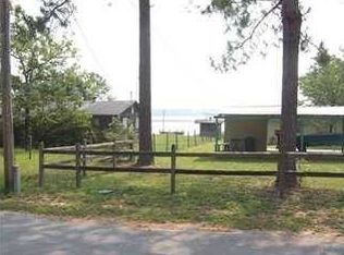 1129 Juniper Lake Dr, Defuniak Springs, FL 32433