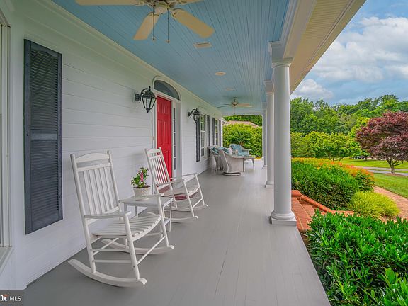 5th image of 405 Fairleigh Ct