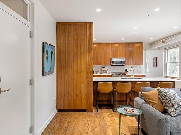 3rd image of 720 W Boyd St APT 206