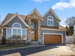 139 Juniper Ave, Ronkonkoma, NY 11779