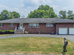 250 Big Piece Rd, Fairfield, NJ 07004