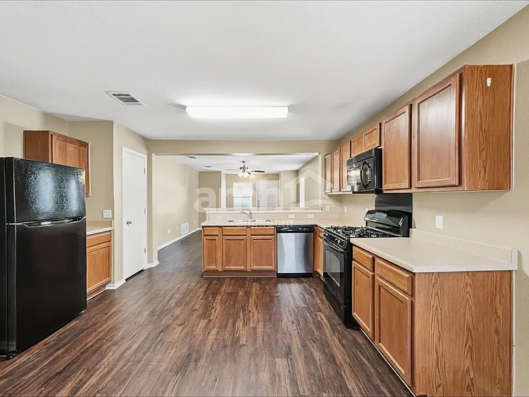279 Quarter Ave — Photo 3