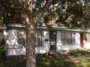 812 Fahrenthold St, El Campo, TX 77437