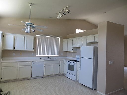 5th image of 32436 Hupp Dr