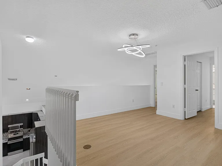 7087 NW 78th Pl — Photo 27