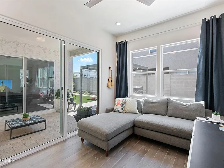 15704 W Polk St — Photo 19
