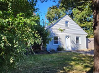 96 18th St, Wading River, NY 11792