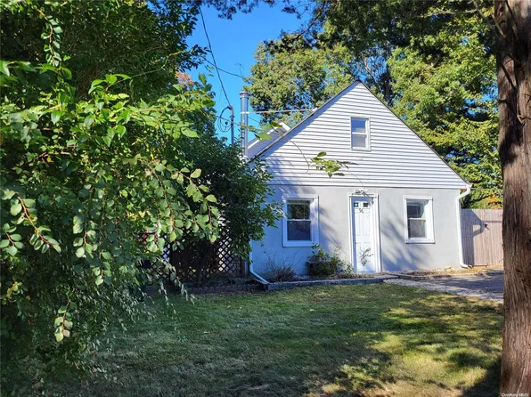 96 18th Street, Wading River, NY 11792