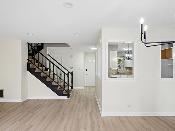 4th image of 1502 Johnstown Ct