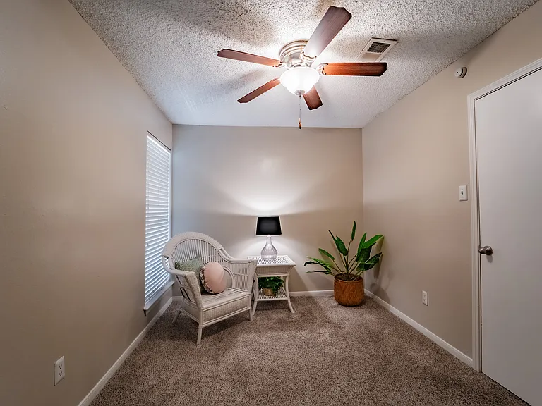Oak Bend Apartments — Photo 36