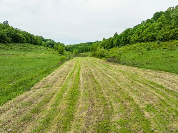 Barkley Rd, Uhrichsville, OH 44683