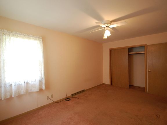 3rd image of 212 W Mamie Eisenhower Ave