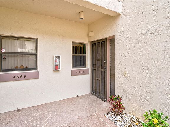 4th image of 4668 Carambola Circle #2749