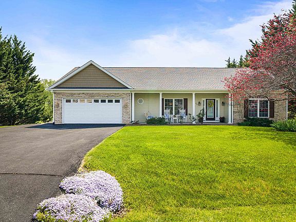 4th image of 84 Windsor Dr