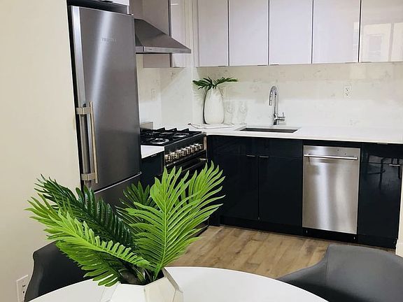 4th image of 2705 41st Ave APT 2B