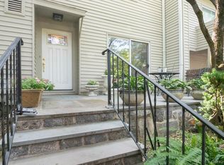 8 Waterside Close, Eastchester, NY 10709