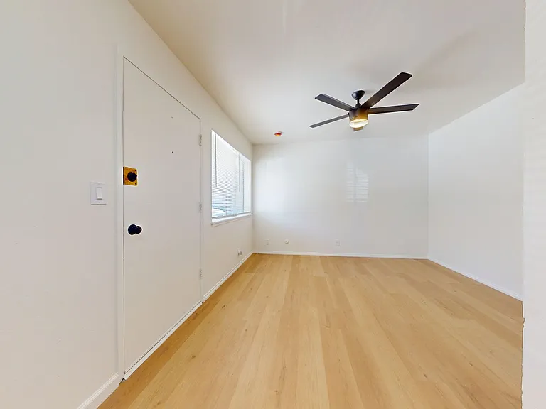 1520 Castro St — Photo 2