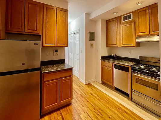 Rented by SERHANT. | media 10