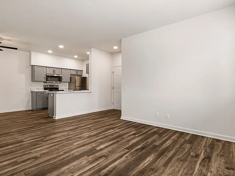 Sterling Oaks Luxury Apartments — Photo 21