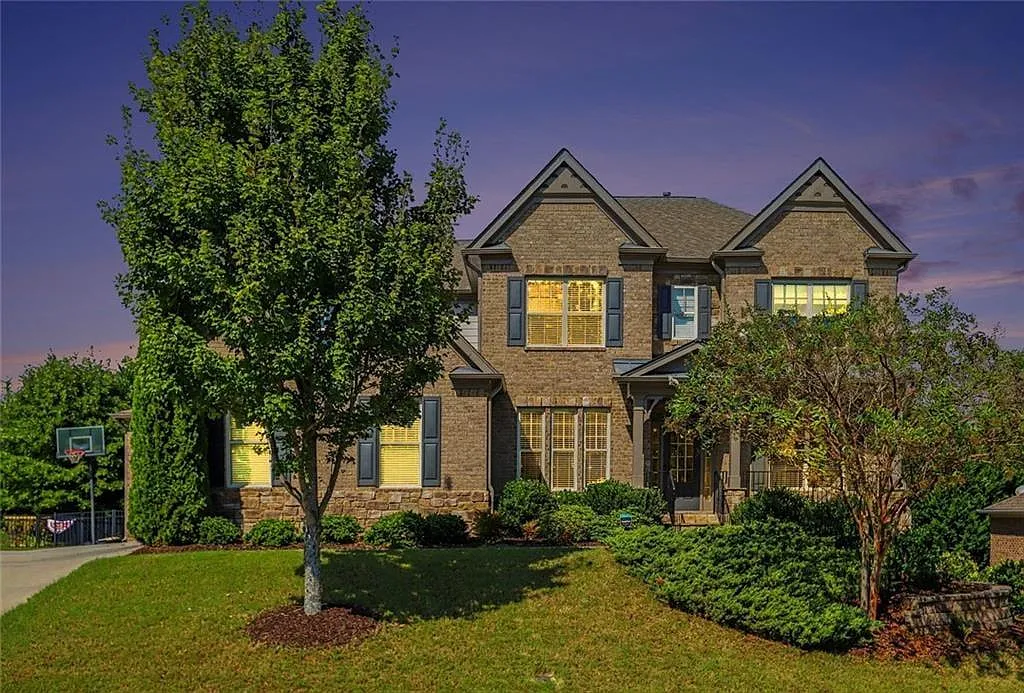7 bed, 5.0 bath, 5498 sqft, $4,950 — Photo 1