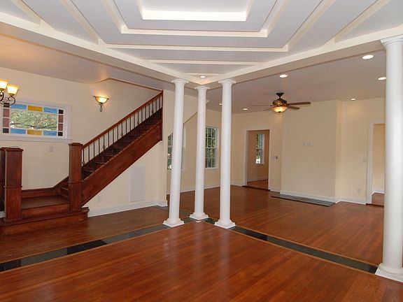 3rd image of 834 Shirley Ave