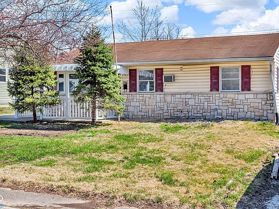 2nd image of 2567 Harlan St