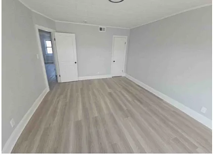Building Photo - 806 Lyndhurst St