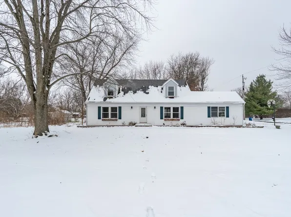 1 Wilshire Wood Dr, Mackinaw, IL 61755