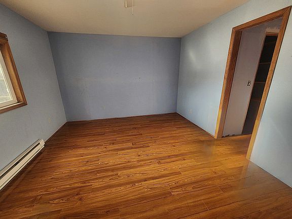 3rd image of 610 N Lincoln St