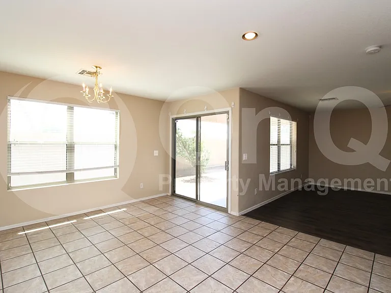 699 E Springfield Pl — Photo 7