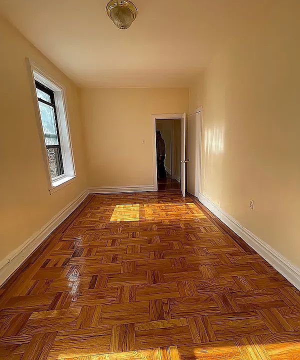 2nd image of 1435 Carroll St #4B