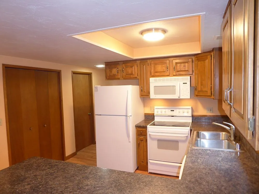 3 bed, 2.0 bath, 1440 sqft, $2,595 — Photo 3