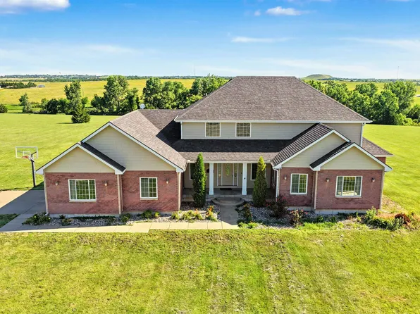 1140 W Hidden Springs Rd, Salina, KS 67401