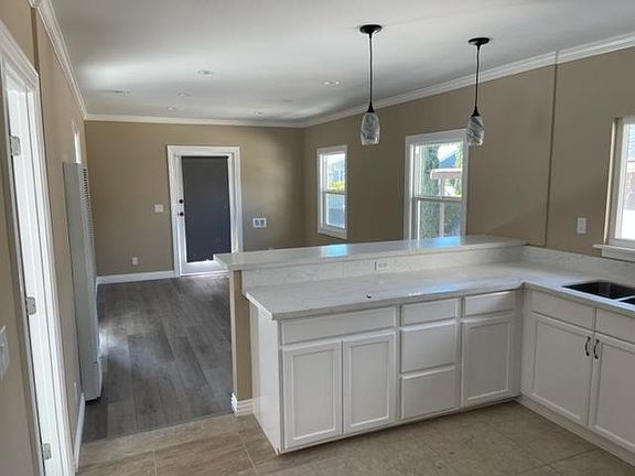 4th image of 1016 Portola Ave