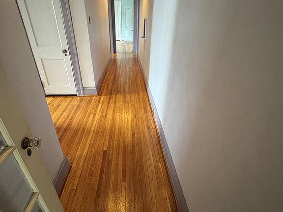 4th image of 212 Westhampton Ave