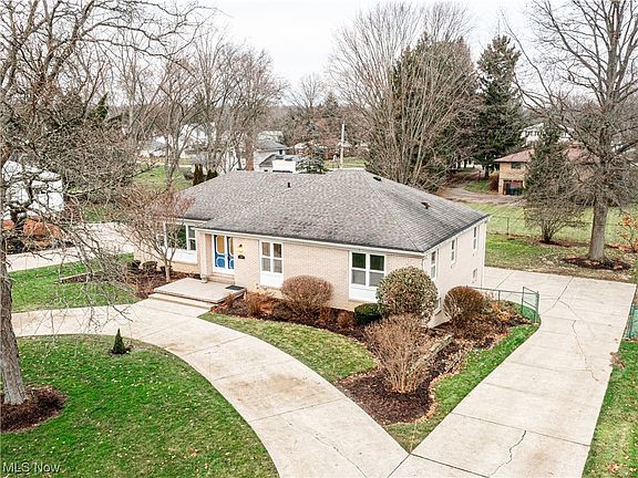 3rd image of 719 Brookpark Dr