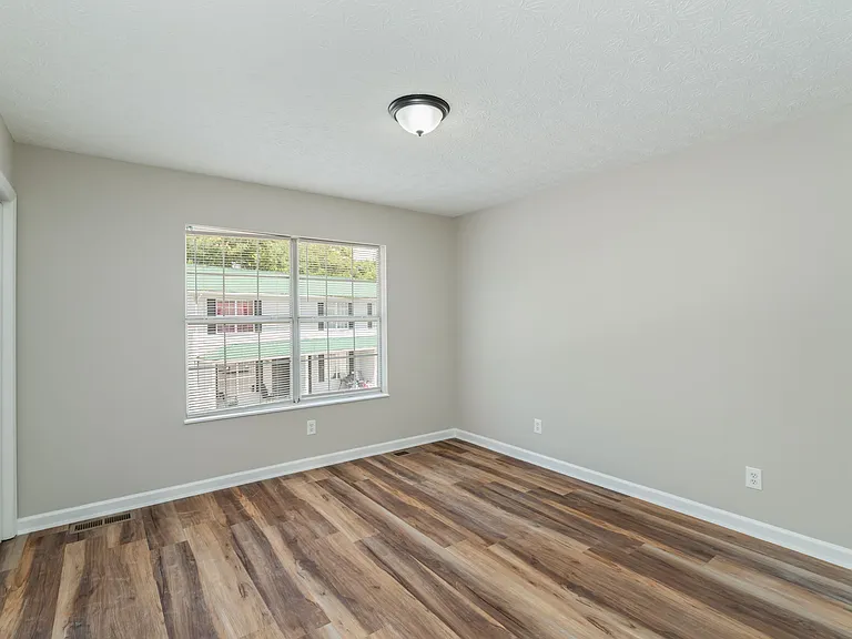 1210 Pin Oak Dr — Photo 12