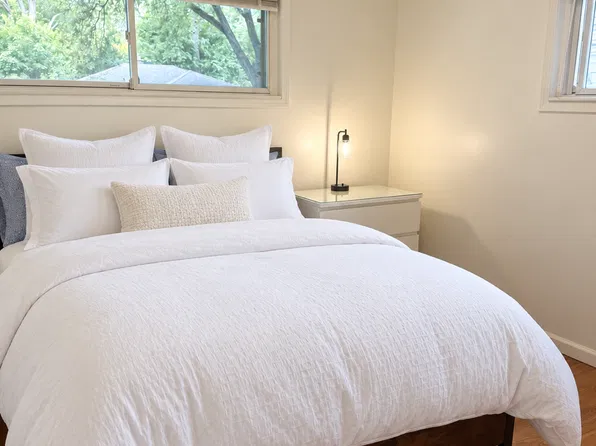 (undisclosed Address), Oak Park, MI 48237
