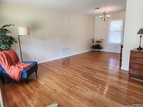 3rd image of 207 Sullivan Dr
