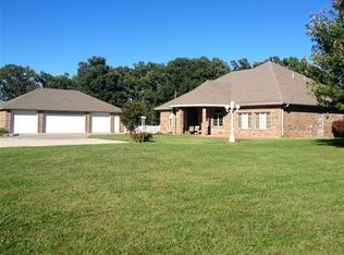 1453 Golf Course Rd, Marshfield, MO 65706