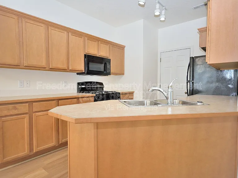 7830 N Mather Ct — Photo 9