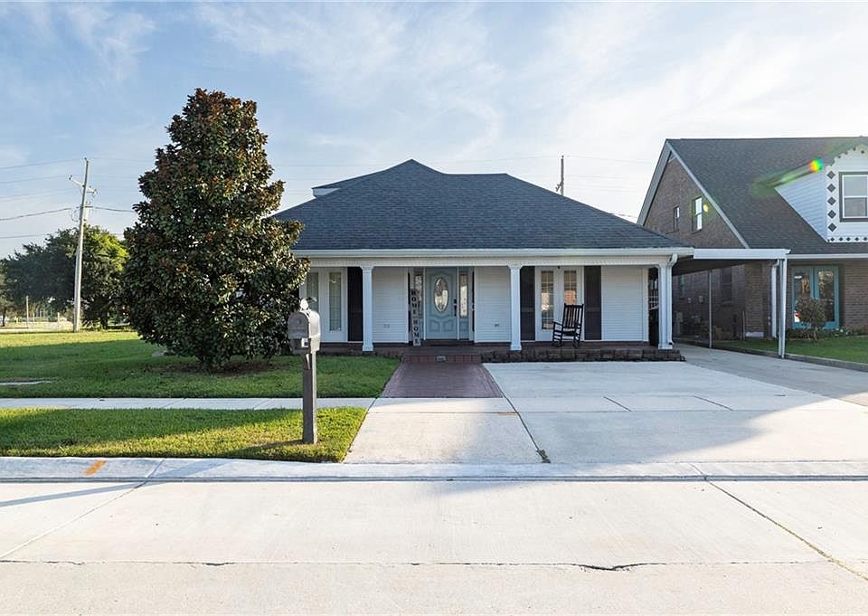 1st image of 4208 Newport Dr