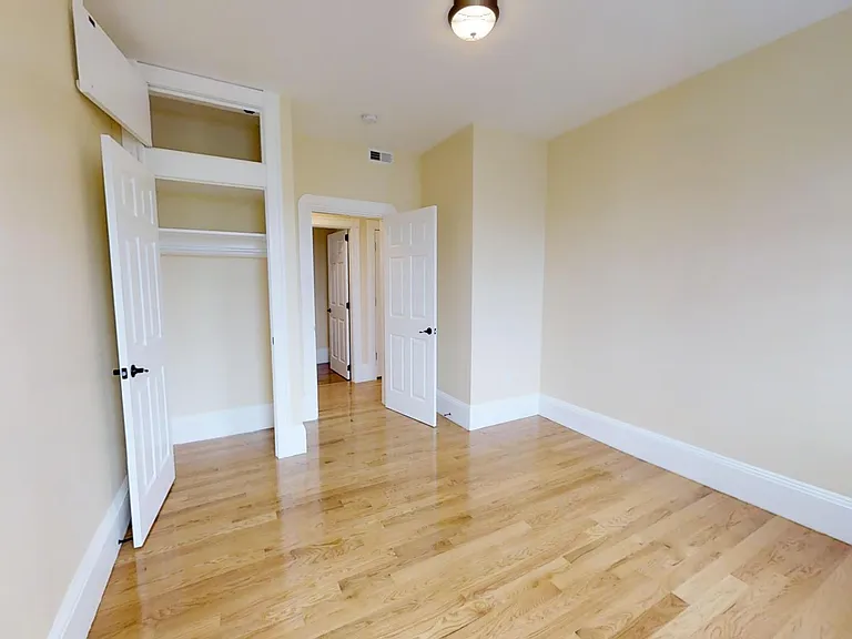 50 Lowell St #2L — Photo 7